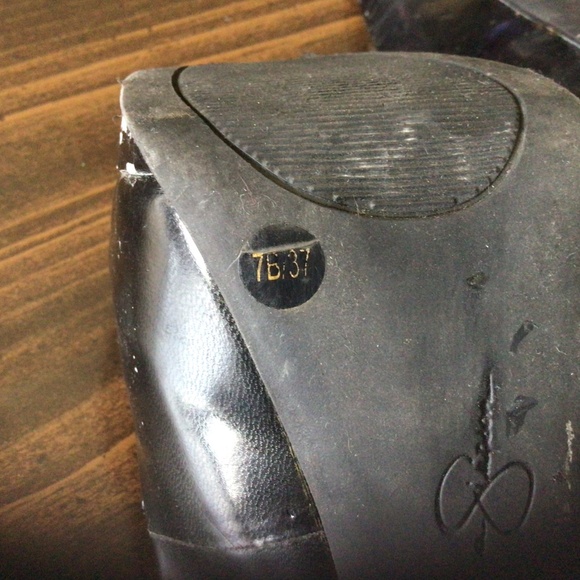 Preowned Black/White Jessica Simpson Peep toe 5’ high Size 7B - Picture 8 of 10